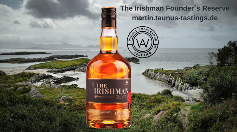 Eine Flasche The Irishman Founder´s Reserve mit dem Ring of Kerry im Hintergrund