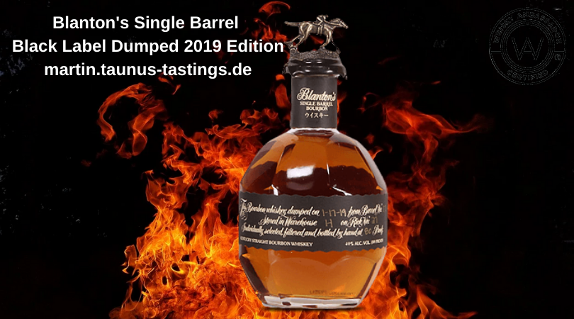 Eine Flasche Blanton's Single Barrel Black Label Dumped 2019 Edition, im Hintergrund Feuer