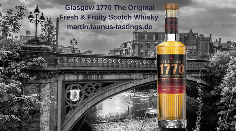 Eine Flasche Glasgow 1770 The Original Fresh & Fruity Scotch Whisky, im Hintergrund das Glsgower Westend