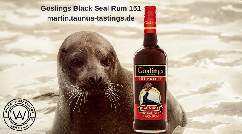 Eine Flasche Goslings Black Seal Rum 151, im Hintergrund ein Seehund