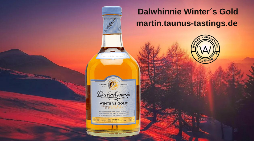 Eine Flasche Dalwhinnie Winter´s Gold, im Hintergrund eine winterliche Landschaft