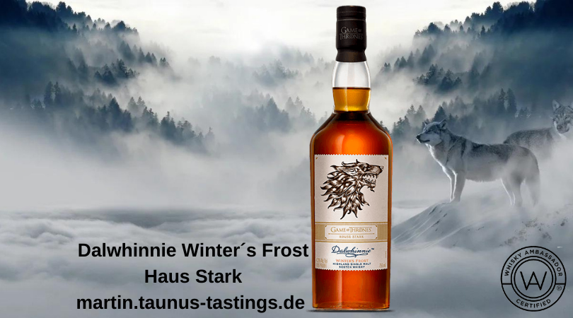 Eine Flasche Dalwhinnie Winter´s Frost Haus Stark, im Hintergrund Wölfe in einer Winterlandschaft