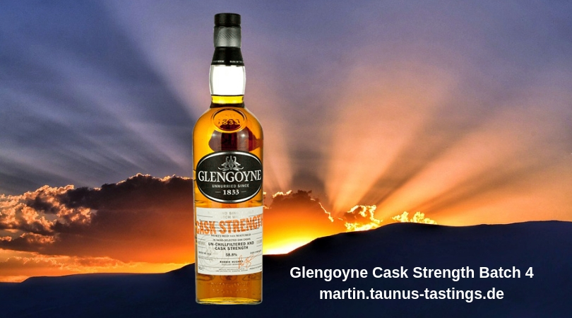 Eine Flasche Glengoyne Cask Strength Batch 4, im Hintergrund ein Sonnenaufgang in den schottischen Highlands