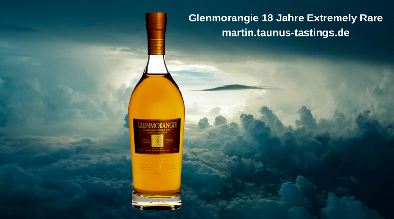 Eine Flasche Glenmorangie 18 Jahre Extremly Rare, im Hintergrund Wolken