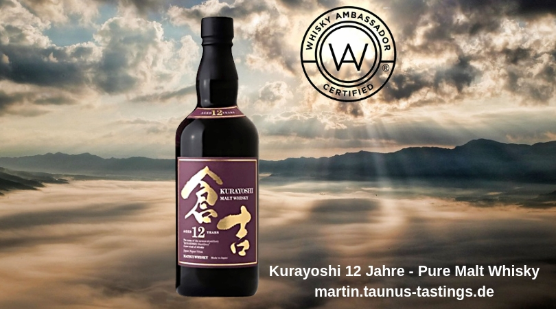Eine Flasche Kurayoshi 12 Jahre - Pure Malt Whisky, im Hintergrund ein See in Japan