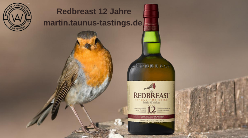 Eine Flasche Redbreast 12 Jahre, im Hintergrund ein Rotkehlchen