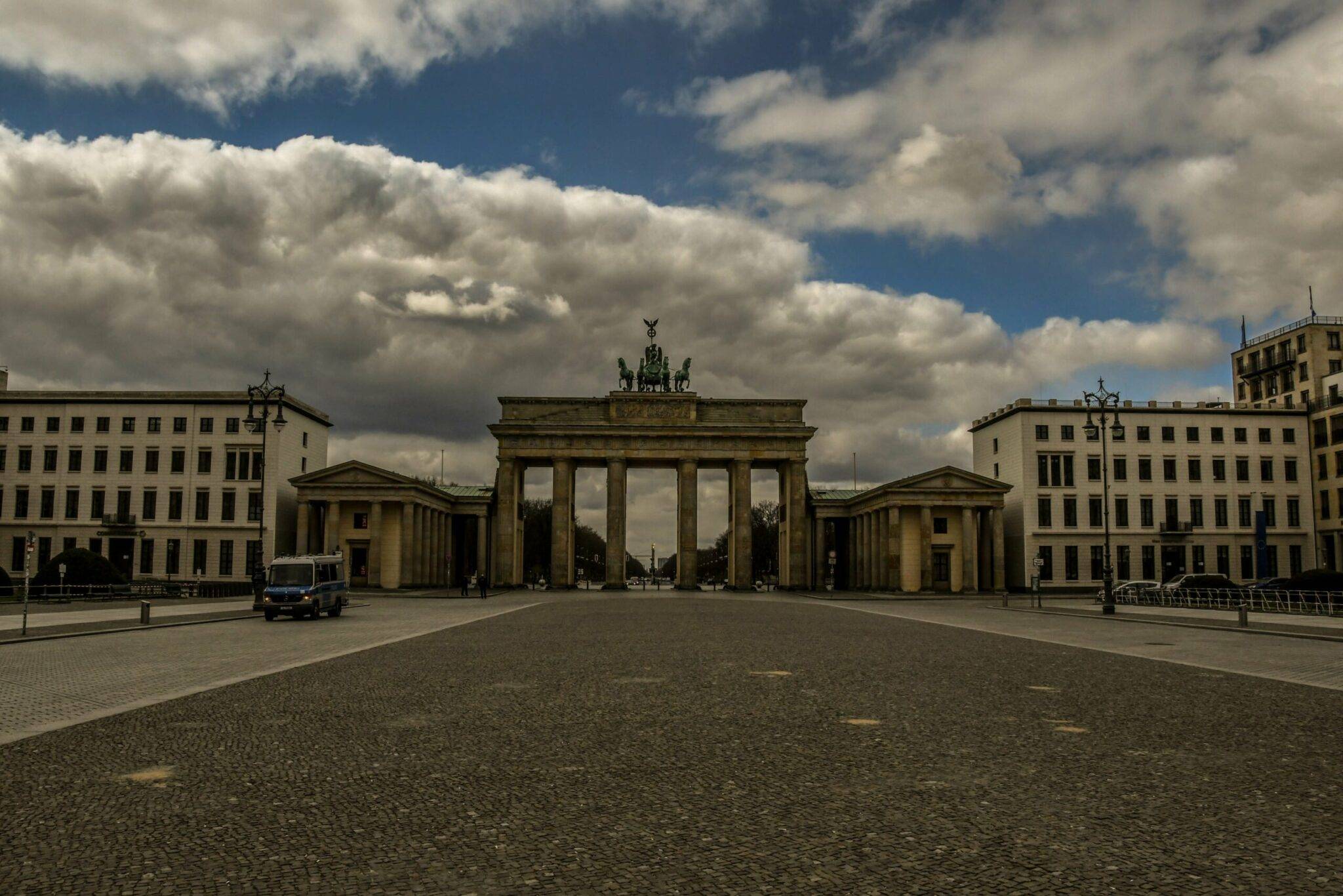 Coronavirus in Berlin: leere Plätze — Video und Fotos