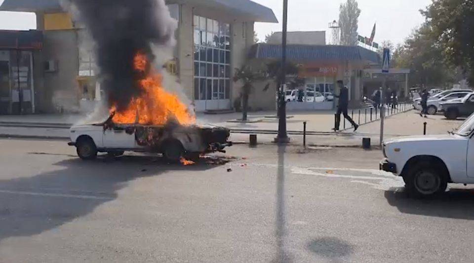 Raketenangriff auf aserbaidschanische Stadt Barda — Armenien tötet Kinder