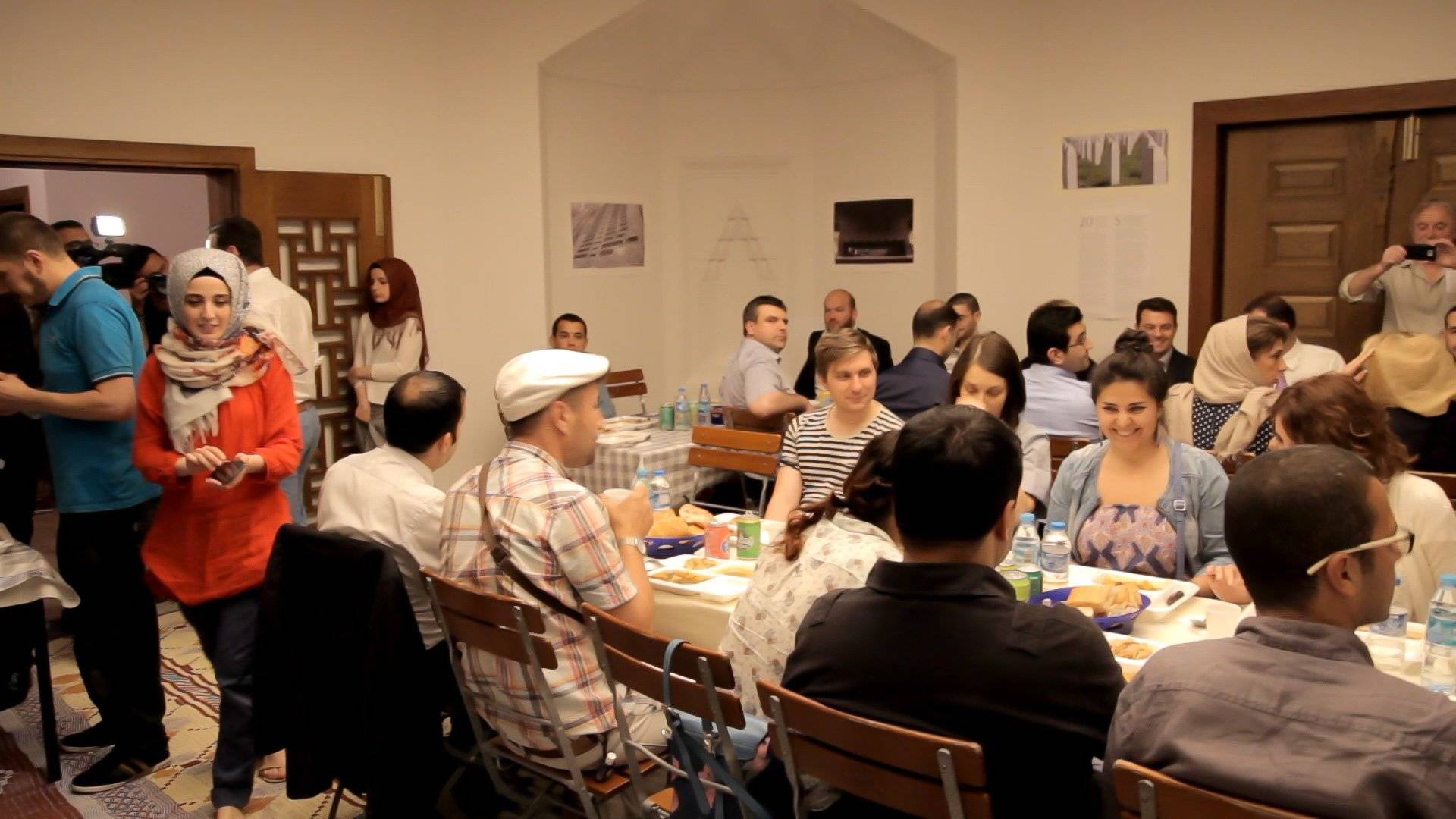 Interreligiöses Iftar-Mahl in der Şehitlik-Moschee