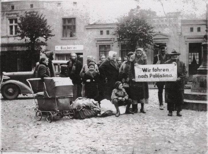 Jews from Sepolno arrested by German occupants Jews from Sepolno arrested by German occupants