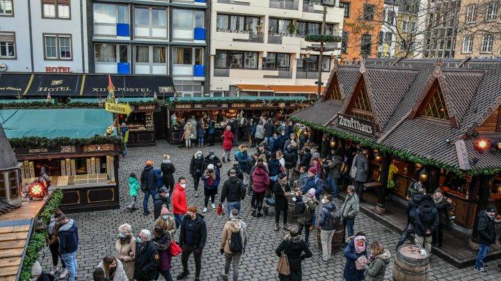 Рождественская ярмарка в Кельне — ФОТО