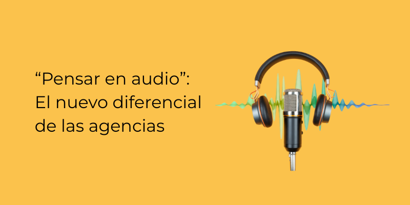 Ilustración de micrófono y auriculares sobre fondo amarillo que simboliza el concepto “Pensar en audio”, el nuevo diferencial de las agencias de comunicación y marketing.