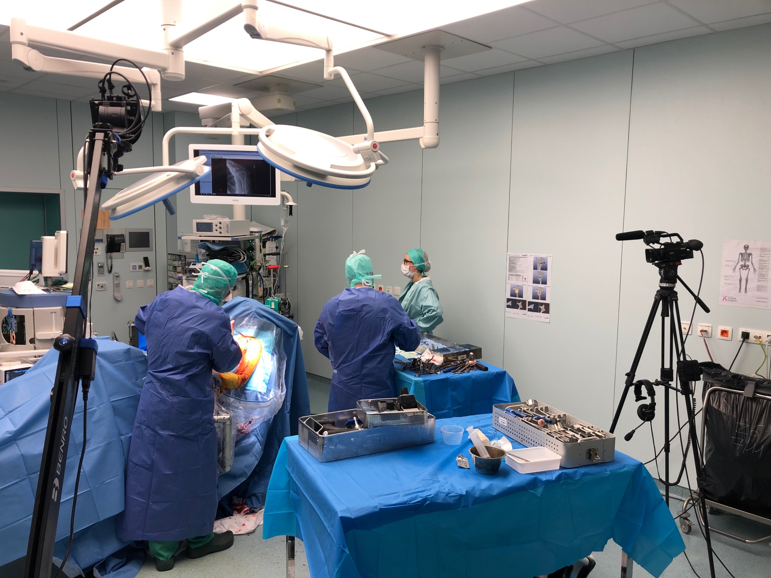 Operating theatre with camera on JIB-crane