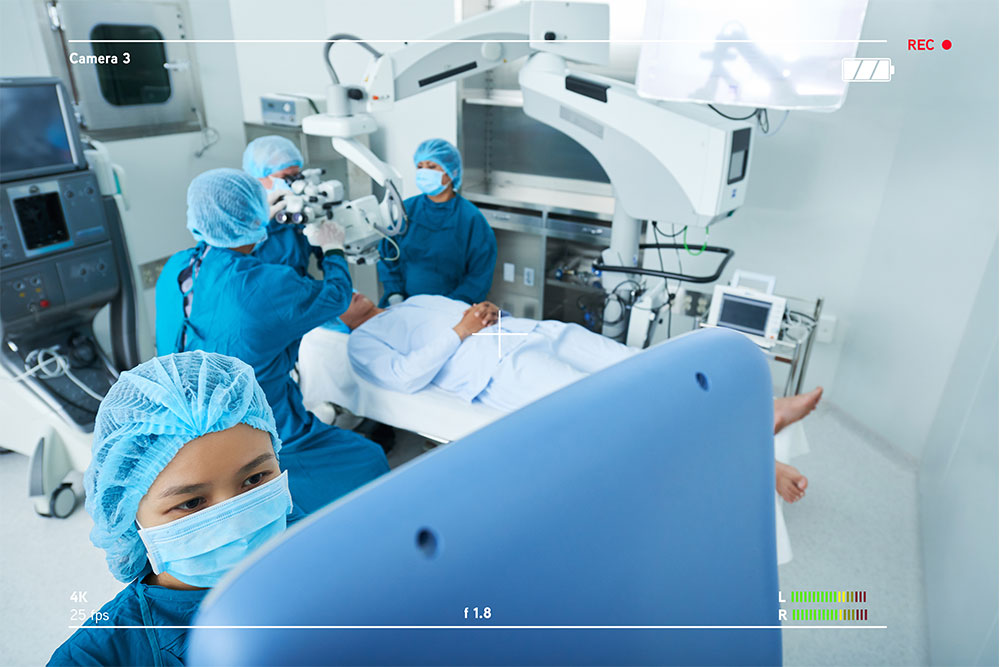 Operating room seen through the cameralens