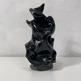 skulptur-sort-glaseret-keramik