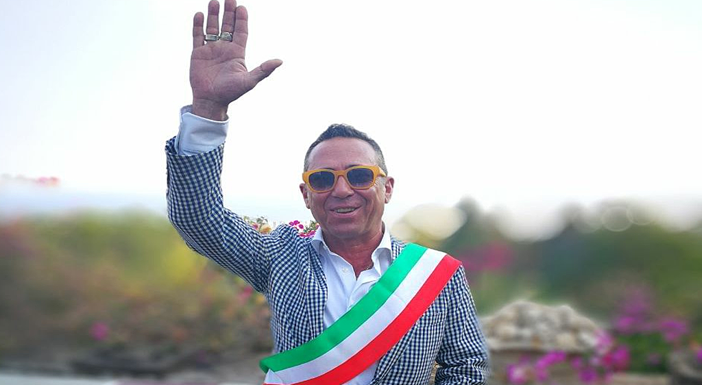 Addio a Dom Costa: Il Mondo della Mixology Piange la Scomparsa di un Autentico Mito