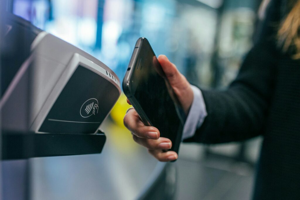 Micro Onda Group: Prima Accademia al Mondo con Pagamenti in Criptovaluta