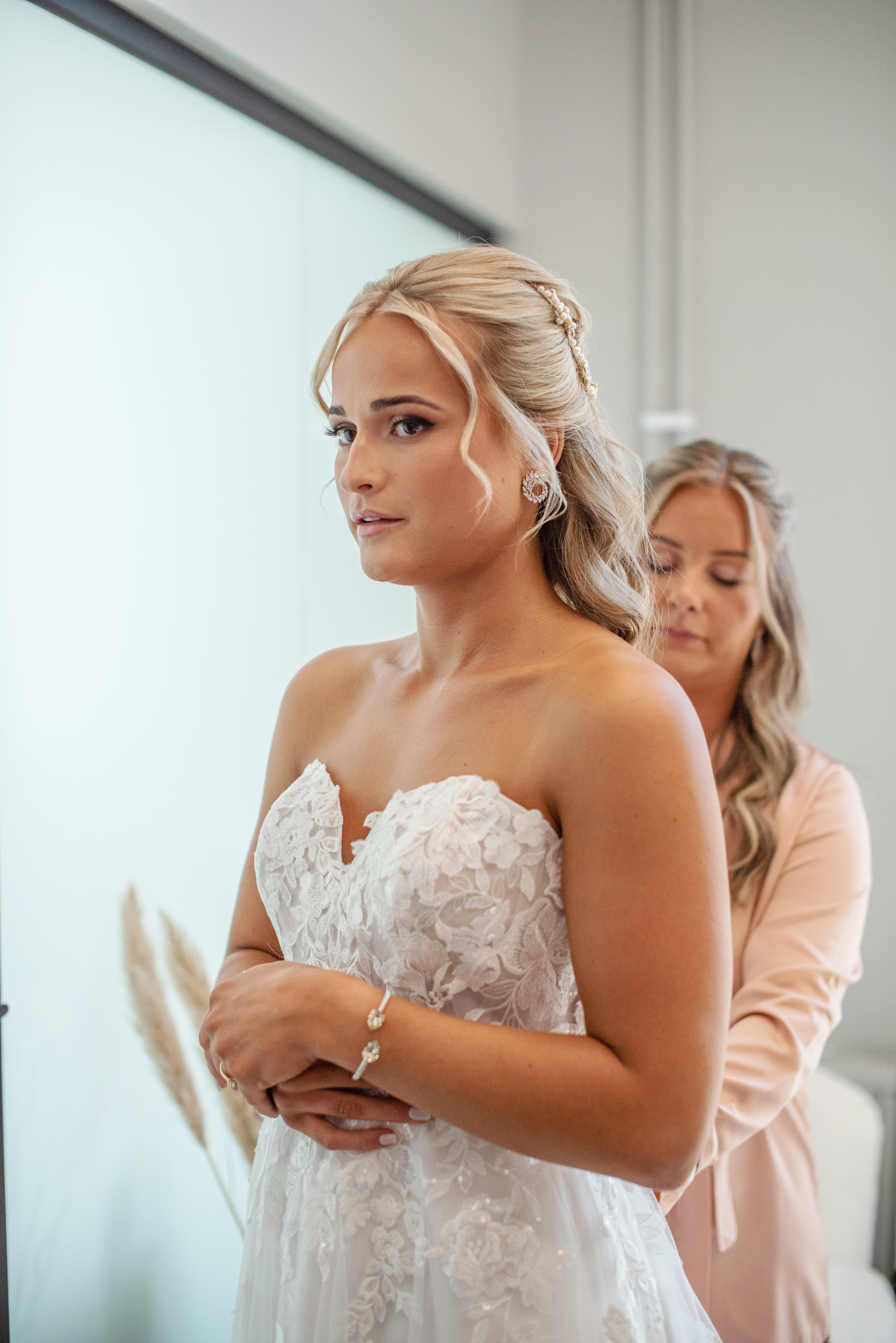 Förberedelser, bröllopsklänning, Örebro, bröllopsfotograf Stockholm, Bröllopsfotograf eskilstuna