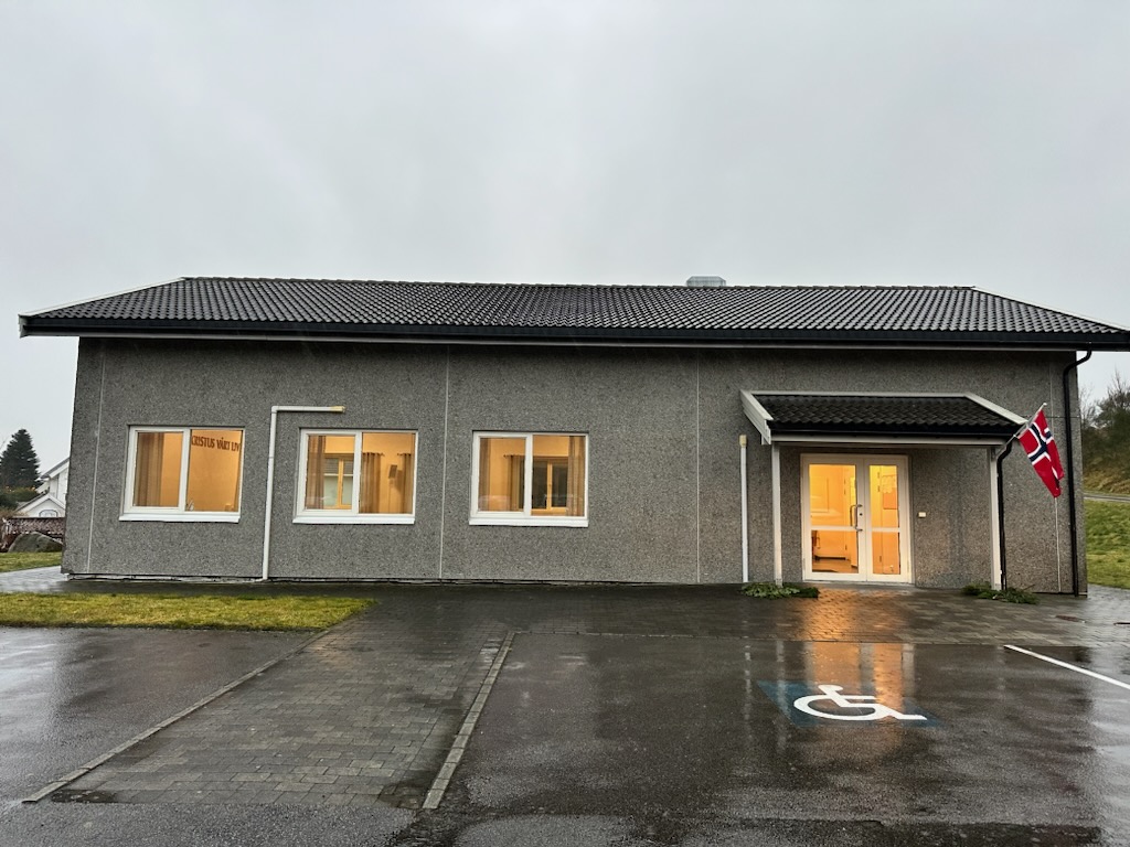 Smekkfullt bedehus på Skjæveland