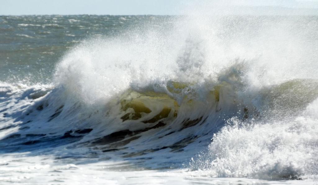 Waves crashing to illustrate the feeling of grief after miscarriage