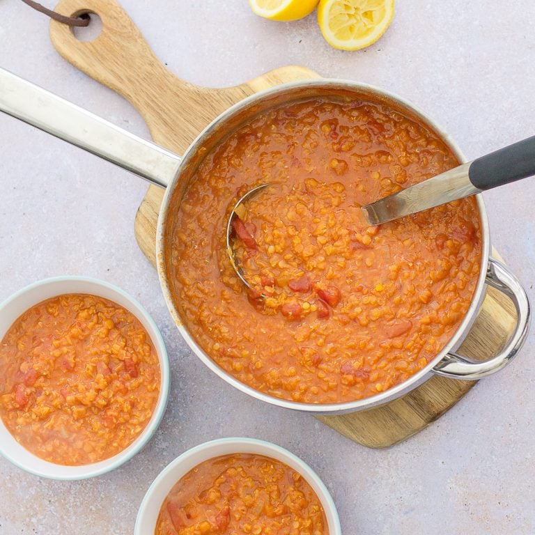 Lightly spiced tomato and red lentil soup