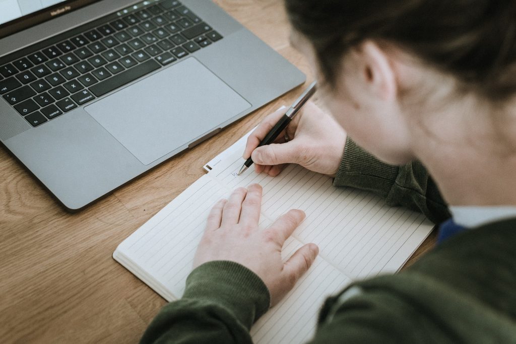 Computerkenntnisse für den Beruf PC-Grundlagen für Anfänger/innen ohne Erfahrung