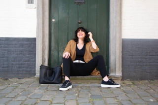 Ghent Begijnestraatje Model sitting on footstep