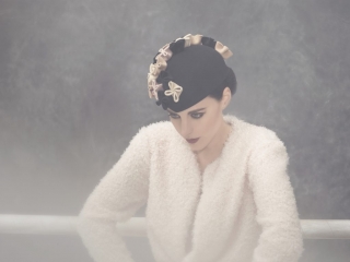 Els Robberechts | Hat Design Model wears |Els Robberechts | Hat Design