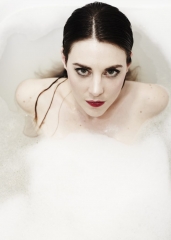 muym Model in bath looking up