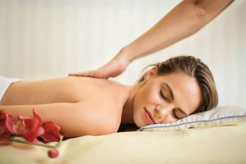 LE LUXURE: MASSAGE