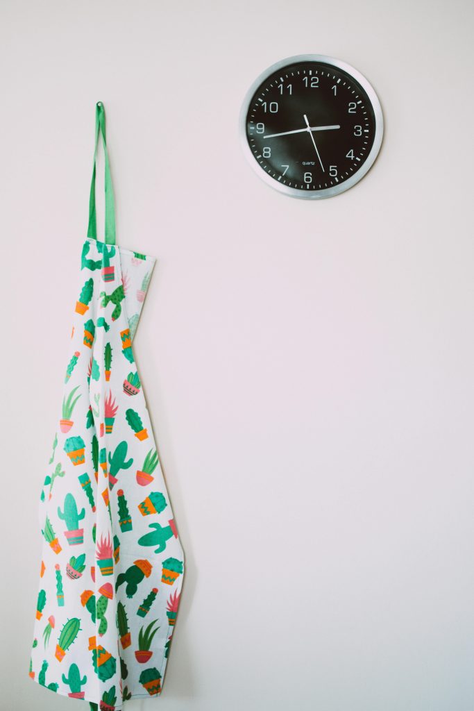 COOKING AT HOME OR ORDERING OUT? COOKING AT HOME OR ORDERING OUT?