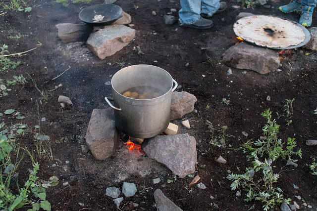 Three stone fire for cooking potatoes. Photo: Erik Sjödin
