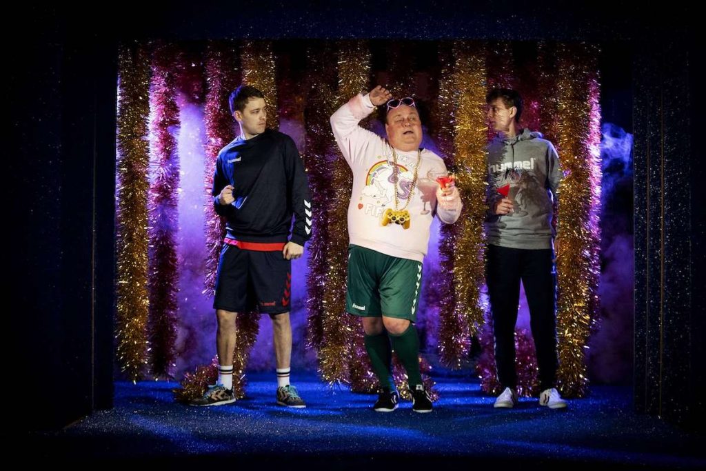 Offside - Hils Din Mor og Teatret Masken