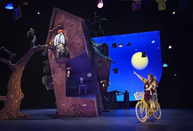 Rødderne i hjørnehuset - Det Kongelige Teater - Foto: Emilia Therese