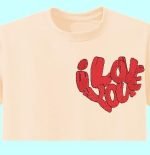 cœur I love you Motif de broderie machine d’un coeur reproduit avec la phrase de la langue anglaise la plus connues » I love you » ou « je t’aime » motif idéal pour une composition . cadre 10 x 10/ 20 x 20 Formats des fichiers PES,CSD,EXP,HUS,SHV,VIP,XXX,DST,PCS,JEF,VP3,SEW,EMB… Téléchargement immédiat