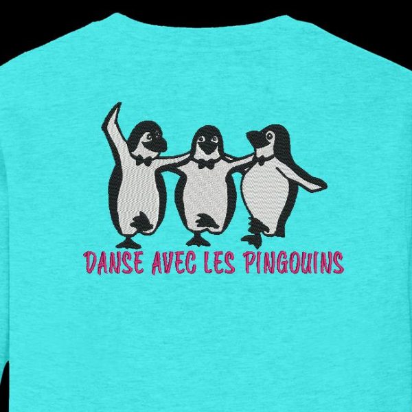danse avec les pingouins Motif de broderie machine de 3 pingouins qui dansent sur la banquise cadre 13 x 18 / 20 x 30 Formats des fichiers PES,CSD,EXP,HUS,SHV,VIP,XXX,DST,PCS,JEF,VP3,SEW,EMB… Téléchargement immédiat