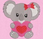 koala avec un cœur. Motif de broderie machine d’un mignon petit koala tenant dans ses pattes un cœur rouge et rose. cadre 10 x 10 /13 x 18 / 20 x 20 . Formats des fichiers PES,CSD,EXP,HUS,SHV,VIP,XXX,DST,PCS,JEF,VP3,EMB… Téléchargement immédiat après votre paiement.