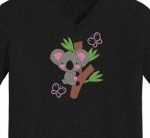 koala sur une branche. Motif de broderie machine d’un koala sur une branche d’eucalyptus avec des papillons qui virevoltent . cadre 10 x 10 / 20 x 20 / 20 x 30 . Formats des fichiers PES,CSD,EXP,HUS,SHV,VIP,XXX,DST,PCS,JEF,VP3,EMB… Téléchargement immédiat après votre paiement.