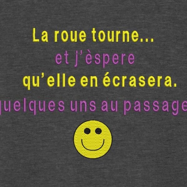 la roue tourne. Motif de broderie machine humoristique la roue tourne , message drôle idéal sur un tee shirt. cadre 10 x 10 /13x 18/ 16 x 26 /30 x 20 . Formats des fichiers PES,CSD,EXP,HUS,SHV,VIP,XXX,DST,PCS,JEF,VP3,EMB… Téléchargement immédiat après votre paiement.
