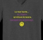 la roue tourne. Motif de broderie machine humoristique la roue tourne , message drôle idéal sur un tee shirt. cadre 10 x 10 /13x 18/ 16 x 26 /30 x 20 . Formats des fichiers PES,CSD,EXP,HUS,SHV,VIP,XXX,DST,PCS,JEF,VP3,EMB… Téléchargement immédiat après votre paiement.