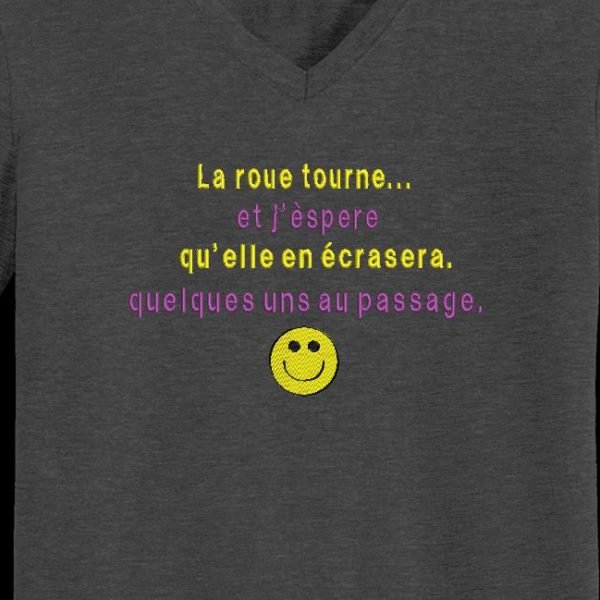 la roue tourne. Motif de broderie machine humoristique la roue tourne , message drôle idéal sur un tee shirt. cadre 10 x 10 /13x 18/ 16 x 26 /30 x 20 . Formats des fichiers PES,CSD,EXP,HUS,SHV,VIP,XXX,DST,PCS,JEF,VP3,EMB… Téléchargement immédiat après votre paiement.