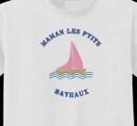 maman les ptits bateaux. Motif de broderie machine maman les ptits bateaux qui représente un petit voilier qui vogue paisiblement sur les flots. Motif dans la collection spéciale tee shirt pour l’été. cadre 10 x 10 / 20 x 20 /20 x 30. Formats des fichiers PES,CSD,EXP,HUS,SHV,VIP,XXX,DST,PCS,JEF,VP3,EMB… Téléchargement immédiat après votre paiement.