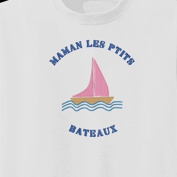 maman les ptits bateaux. Motif de broderie machine maman les ptits bateaux qui représente un petit voilier qui vogue paisiblement sur les flots. Motif dans la collection spéciale tee shirt pour l’été. cadre 10 x 10 / 20 x 20 /20 x 30. Formats des fichiers PES,CSD,EXP,HUS,SHV,VIP,XXX,DST,PCS,JEF,VP3,EMB… Téléchargement immédiat après votre paiement.