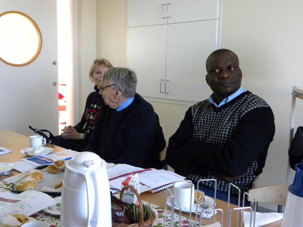 Dr Noren and Mr Musaka listen presentation of Southern Alvsborg Hospital