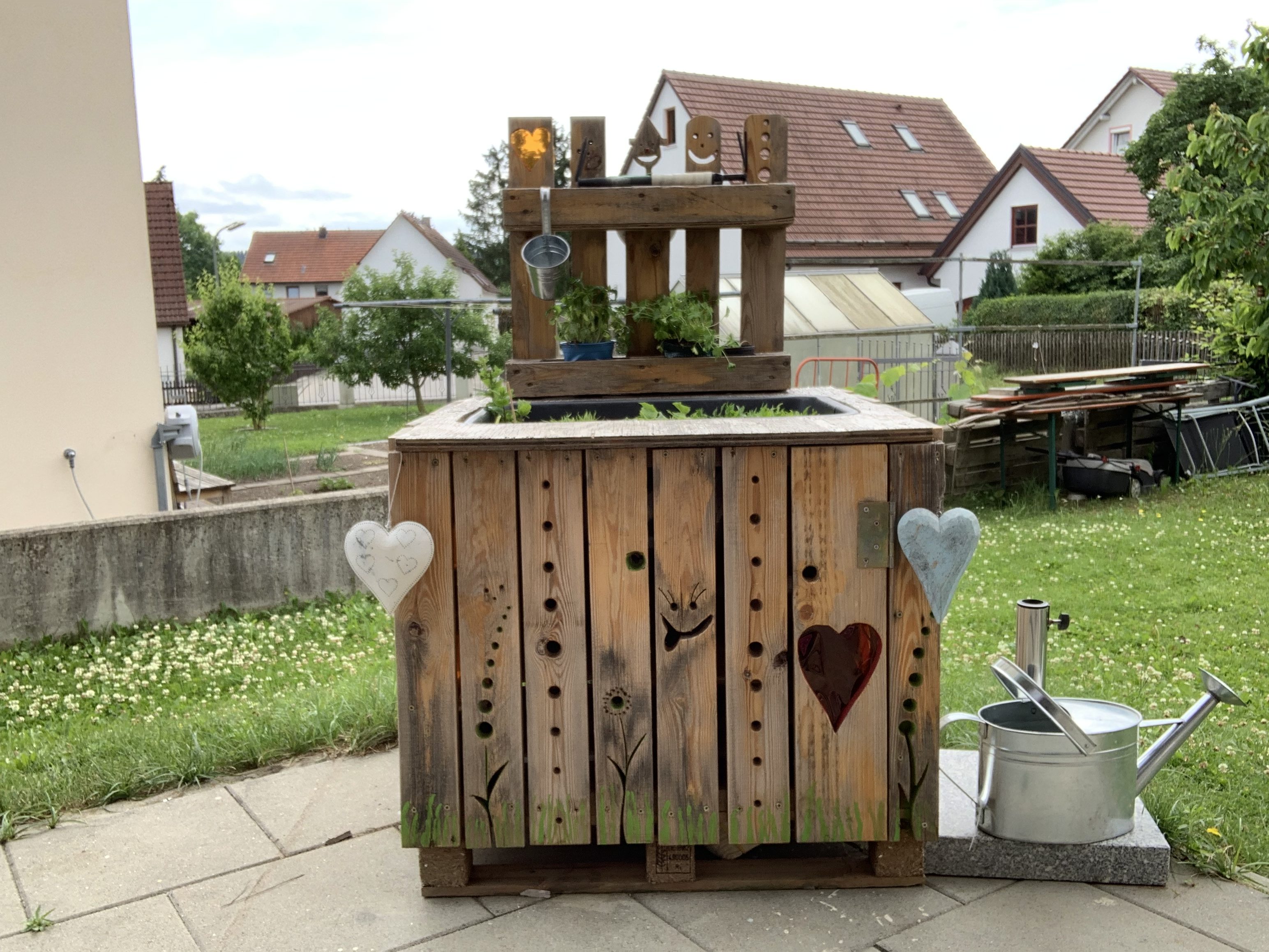 DIY: Kinderhochbeet aus Paletten bauen! -