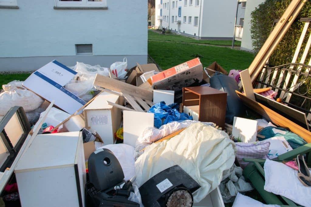 big-garbage-street-dump-day-germany [1600x1200]