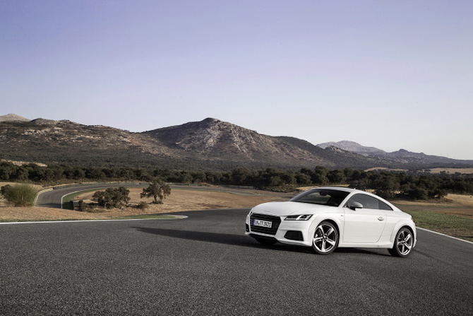 En hvid Audi TT anno 2014 