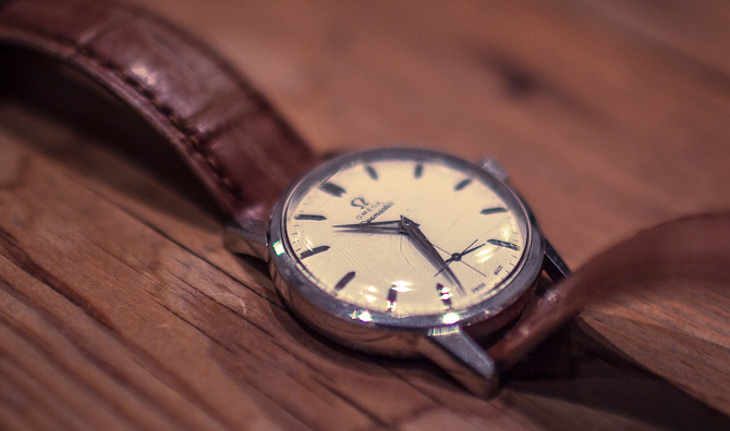 Close-up af den fine Seamaster med small seconds