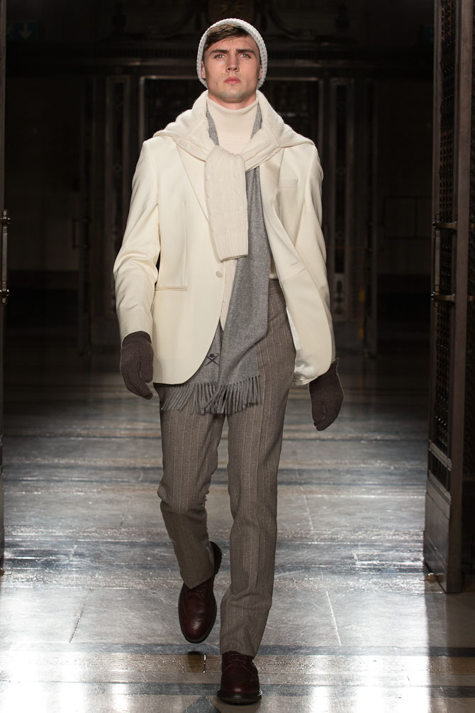 Hackett 2014 AW-32