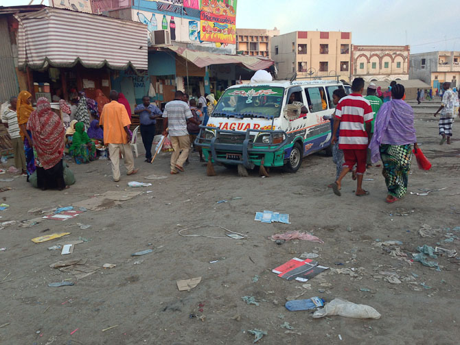 Stemningsbillede fra torvet i Djibouti.  